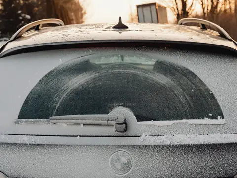 Frosted rear window with a cleared wiper arc